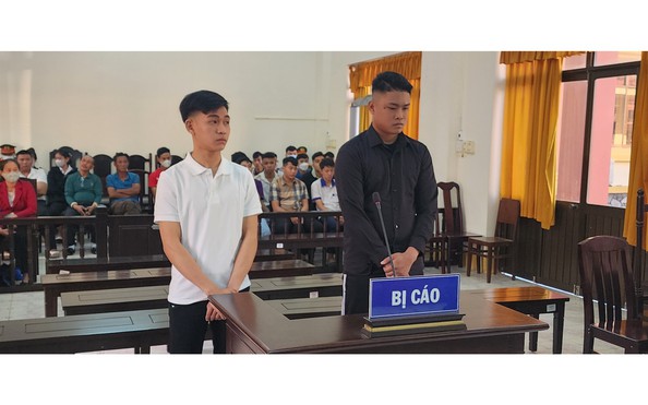CLIP: Ngày trả giá tỷ lệ kèo nhà cái 2 thanh niên mang súng làm càn
