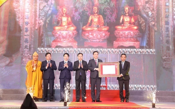 Công bố bảo vật tỷ lệ kèo góc nhà cái gia "Bộ tượng Tam Thế Phật"