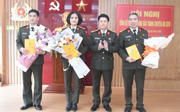 Thưởng nóng ban chuyên án phá vụ "đưa, nhận tỷ lệ bóng đá kèo nhà cái lộ" lớn nhất tại Thanh Hóa