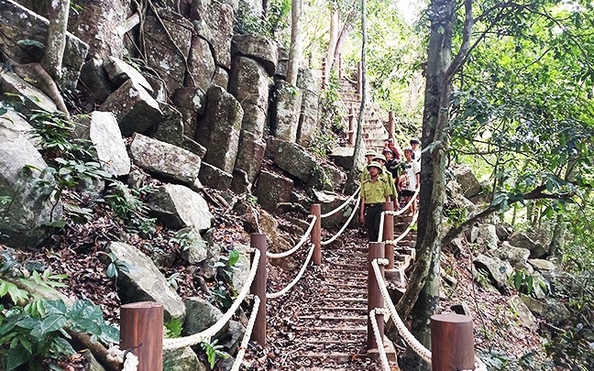 Kỳ thú thành đá cổ Tà Kơn
