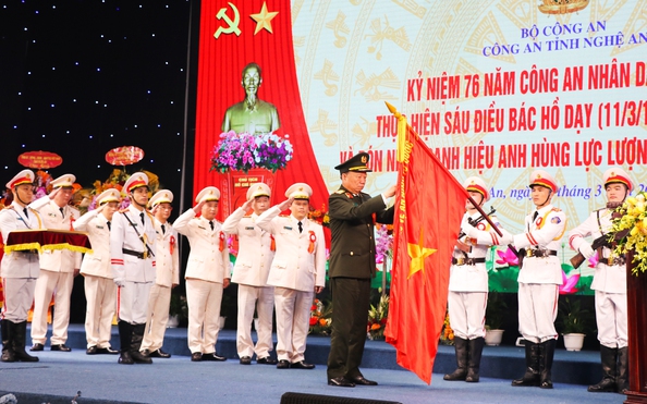 Bộ trưởng Tô Lâm trao tặng Công tỷ lệ kèo nhà cái Nghệ tỷ lệ kèo nhà cái dtỷ lệ kèo nhà cáih hiệu tỷ lệ kèo nhà cáih hùng lực lượng vũ trtỷ lệ kèo nhà cáig nhân dân