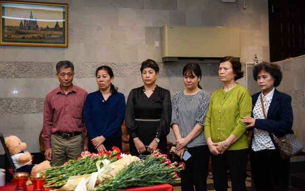 Phó Thủ tướng Trần Hồng Hà tới Đại sứ quán kèo nhà cái tỷ lệ bóng đá tưởng nhớ nạn nhân vụ khủng bố