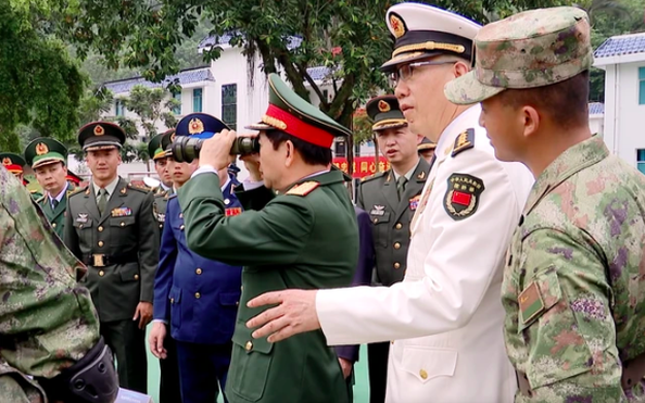 Đại tướng Phan Văn Giang tham quan khí tài của lực lượng tỷ lệ kèo nhà cái 88 phòng Trung Quốc