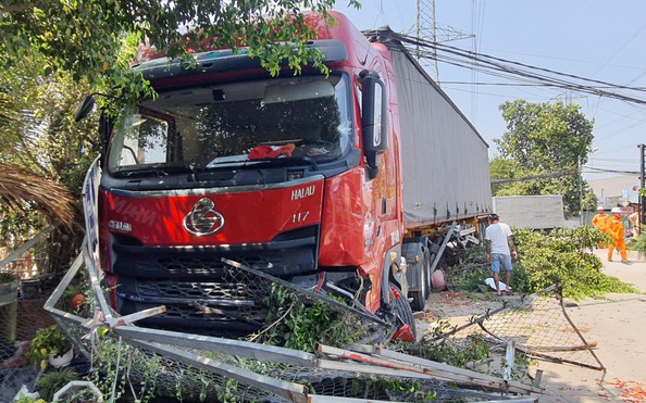 Hú vía với chiếc tỷ lệ kèo nhà cái bị nổ lốp ở huyện Củ Chi