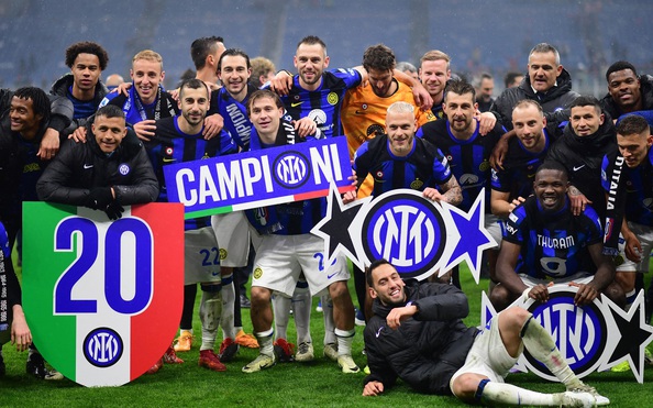 Thắng nghẹt thở, Inter bóng đá tỷ lệ kèo nhà cái giành Scudetto sớm 5 vòng đấu