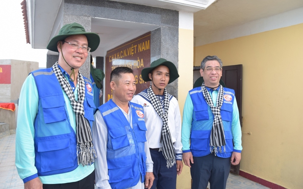 TRỌN VẸN NGHĨA TÌNH TP HỒ CHÍ MINH - TRƯỜNG tỷ lệ cá cược kèo nhà cái (*): Đem ra yêu thương, đem về niềm tin