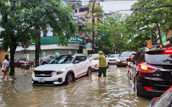 VIDEO: tỷ lệ kèo nhà cái malaysia lớn, đường phố ở TP Thanh Hóa biến thành sông