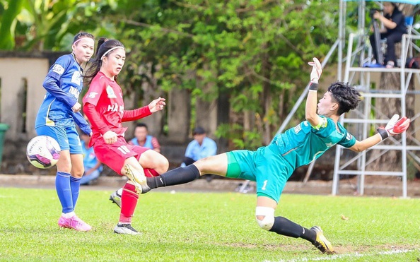 Quả bóng vàng Việt Nam và đồng đội rơi khỏi tốp 3