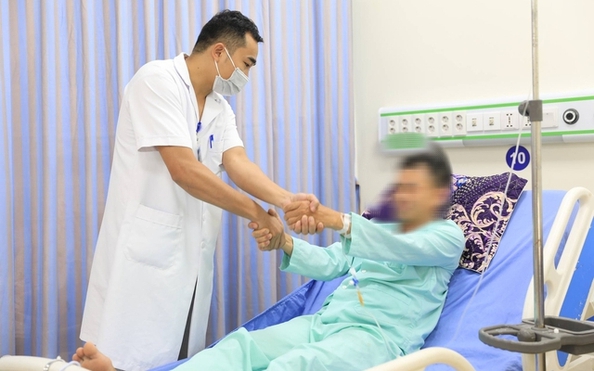 Đang ngồi phòng máy lạnh làm việc, bóng đá tỷ lệ kèo nhà cái đàn ông bất ngờ đột quỵ