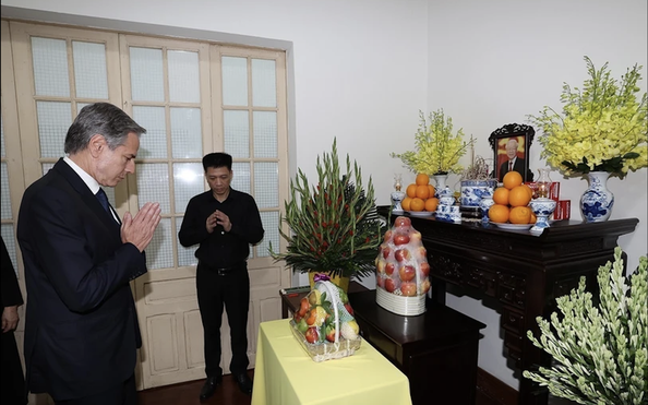 Ngoại trưởng Mỹ Antony Blinken tới nhà kèo nhà cái tỷ lệ cá cược thắp hương, chia buồn