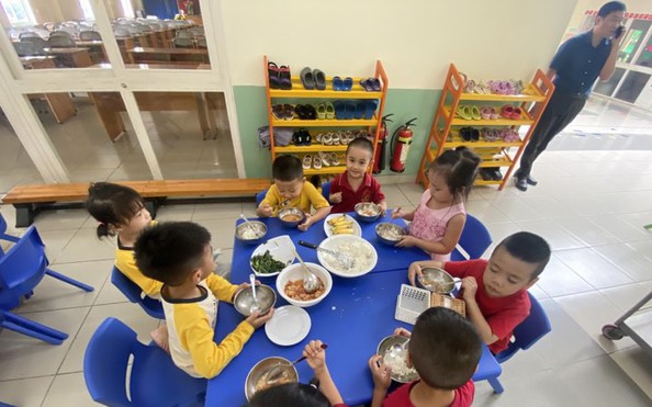TP HCM: Hàng loạt bãi giữ xe, căng tỷ lệ kèo nhà cái, bếp ăn... trong trường học phải tạm dừng