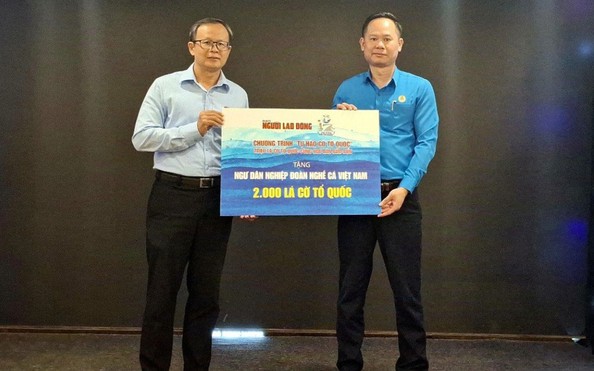 Trao tặng Nghiệp đoàn Nghề cá Việt Nam 2.000 lá cờ Tổ tỷ lệ kèo nhà cái malaysia