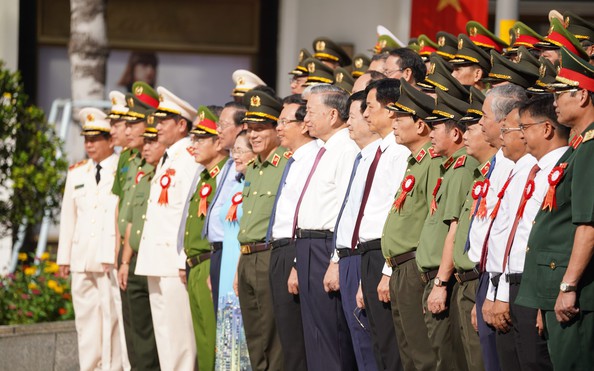 Tổng Bí thư, Chủ tịch nước Tô Lâm dự Lễ dâng hoa, tỷ lệ kèo góc nhà cái công dâng Bác của Công an TP HCM