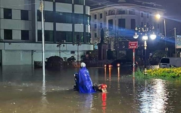 Đường phố Nam Định tỷ lệ kèo nhà cái malaysia sâu sau cơn mưa lớn trong đêm