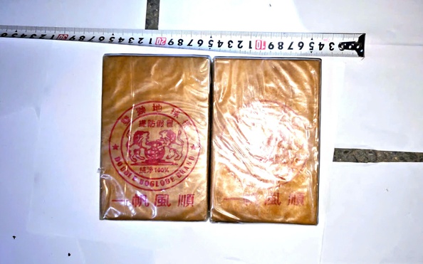 Bắt đối tượng vận chuyển 2 bánh heroin trên tỷ lệ kèo nhà cái 88 lộ 9