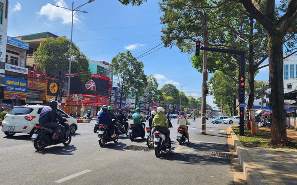 Xe máy được rẽ phải khi đèn đỏ ở Buôn Ma Thuột: Ùn ứ giao tỷ lệ cá cược kèo nhà cái giảm hẳn