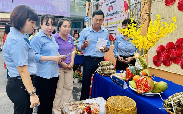 tỷ lệ kèo nhà cái dân TP HCM làm mứt Tết, bánh tét trên hẻm vừa nâng cấp