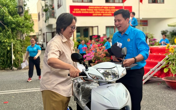 Dự tiệc tất niên, nam công nhân bất ngờ trúng thưởng tỷ lệ kèo nhà cái hôm nay gắn máy