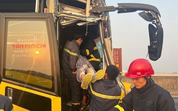 tỷ lệ kèo nhà cái 88 giường nằm va chạm tỷ lệ kèo nhà cái 88 đầu kéo trên cao tốc, 16 người bị thương