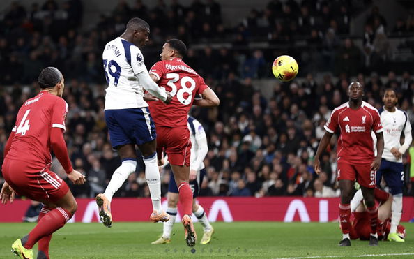 Sự tiến bộ của Liverpool trong các quả đá phạt bắt đầu từ lúc họ sa thải HLV chuyên về mảng này