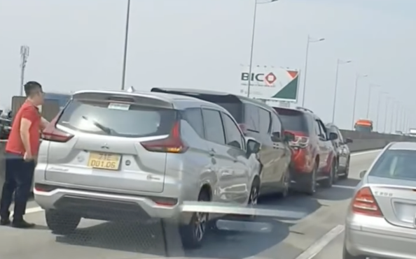 Va chạm liên hoàn trên tỷ lệ kèo nhà cái TP HCM - Long Thành, ùn ứ kéo dài