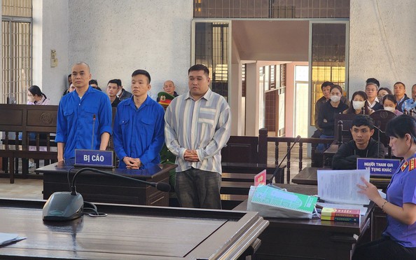 Vụ án kỳ lạ: Chuyển tiền mua ma túy rồi kèo nhà cái tỷ lệ bóng đá… công an bắt luôn mình!