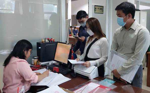 Vì sao không giảm tuổi hưu cho nữ công chức, viên chức?