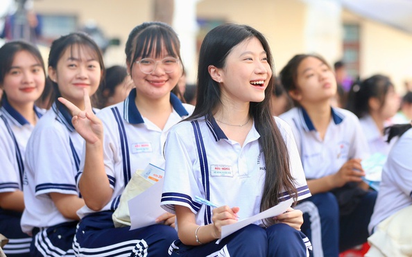 tỷ lệ kèo nhà cái cười tít mắt vì được “thần tượng” tư vấn hướng nghiệp