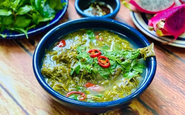 Canh chua lá me