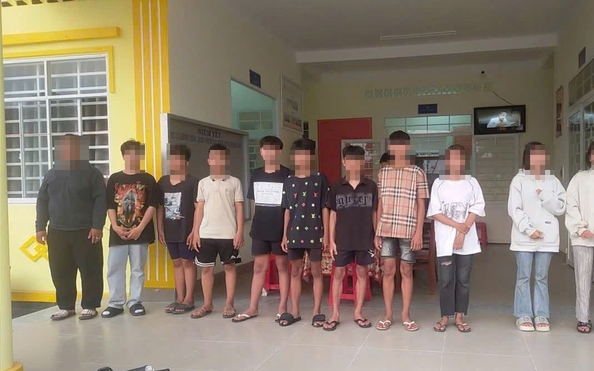 20 thtỷ lệ kèo góc nhà cáih thiếu niên vừa mtỷ lệ kèo góc nhà cáig hung khí đến điểm hẹn thì bị công tỷ lệ kèo góc nhà cái phát hiện, đưa về trụ sở
