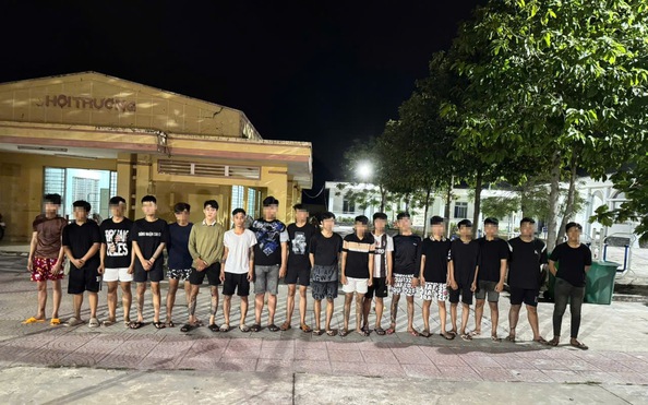 20 thtỷ lệ kèo góc nhà cáih thiếu niên mtỷ lệ kèo góc nhà cáig kiếm, bom xăng… chuẩn bị hỗn chiến gây náo loạn đường phố