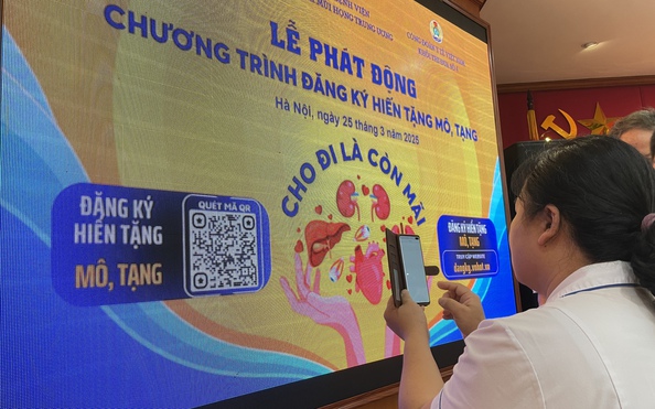 Nhân viên y tế đồng loạt đăng ký hiến mô, tạng