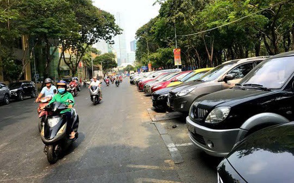 NÓI THẲNG: Phải thay đổi ngay cách thu phí đỗ xe ở lòng đường
