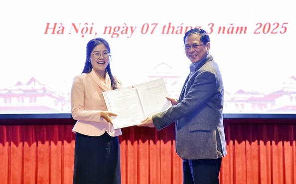 Bộ Ngoại tỷ lệ kèo nhà cái 88 công bố quyết định tiếp nhận công chức của Ban Đối ngoại Trung ương