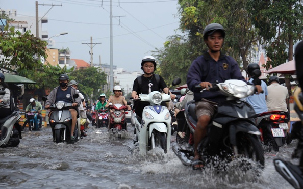 TP HCM: Triều cường dâng cao, nước tỷ lệ kèo nhà cái hôm nay đường Trần Xuân Soạn
