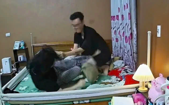 Công tỷ lệ kèo nhà cái hôm nay vào cuộc vụ DJ Ximer đánh vợ mới sinh tới tấp