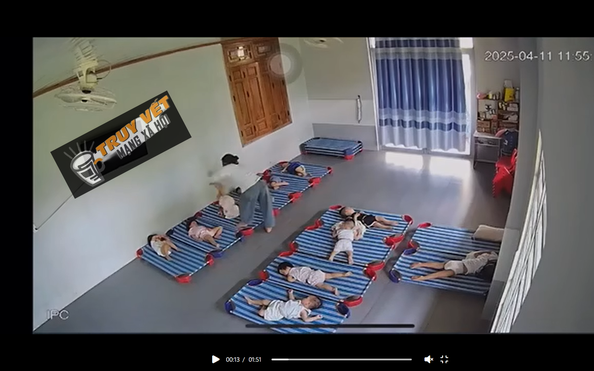Kinh hoàng clip giáo viên xách ngược chân trẻ 20 tháng tuổi, đánh đập dã man