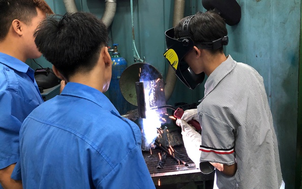 Lần đầu tiên "đột kích" xưởng thực hành, học tỷ lệ cá cược kèo nhà cái thích thú ngành kỹ thuật