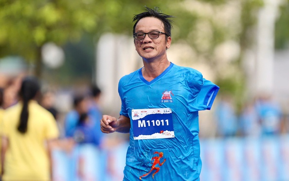 Xúc động hình ảnh VĐV khuyết tật về đích Giải Half Marathon "Tự hào Tổ kèo nhà cái tỷ lệ cá cược tôi" lần 2