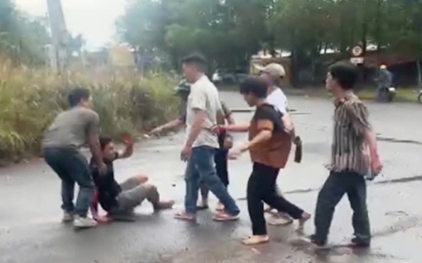 Hẹn nhau giải quyết mâu thuẫn, 3 tỷ lệ kèo góc nhà cái bị chém trọng thương ở quán cà phê