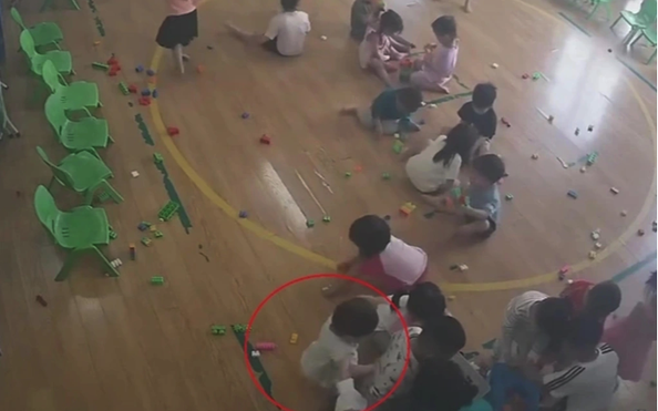 Tạm đình chỉ cô giáo bạo tỷ lệ kèo nhà cái hôm nay, xốc ngược đầu trẻ 22 tháng tuổi