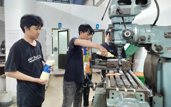 Có nên "kèm" tỷ lệ cá cược kèo nhà cái mới?