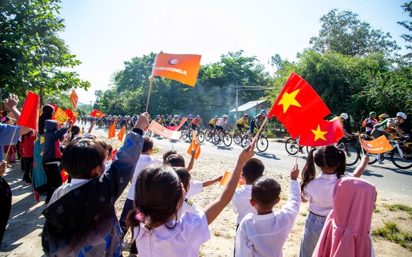 tỷ lệ kèo nhà cái hôm nay HTV-Tôn Đông Á 2025: Fokin giữ Áo vàng sau chặng vượt đèo Khánh Lê