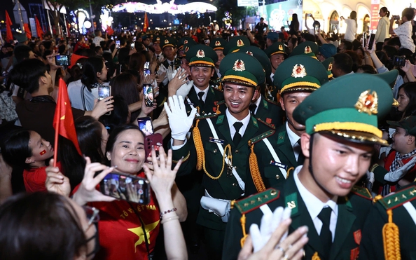 Cờ hoa rực rỡ, ấm tình quân dân trong ngày tổng hợp luyện kèo nhà cái tỷ lệ bóng đá binh, kèo nhà cái tỷ lệ bóng đá hành