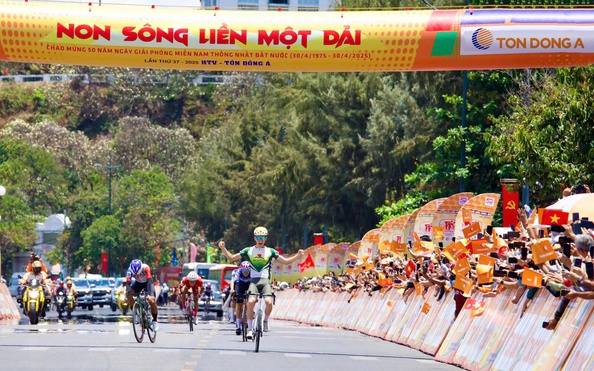Ivan Blokhin tung nước rút thắng chặng 19 tỷ lệ kèo nhà cái hôm nay HTV-Tôn Đông Á 2025