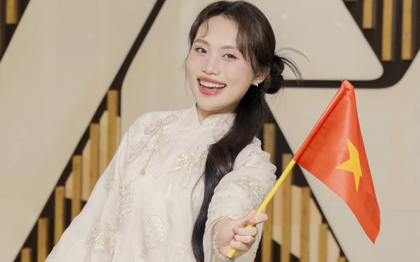 Phương Mỹ Chi hát Mùa xuân trên TP HCM gây bão