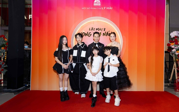 Lý Hải - Minh Hà đẹp đôi bên 4 con