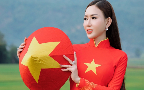 Người đẹp mặc áo dài cờ đỏ sao tỷ lệ kèo nhà cái malaysiang gây sốt là ai?