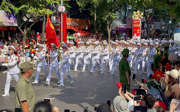 Giữ sự trang nghiêm, thể hiện lòng yêu nước đúng cách