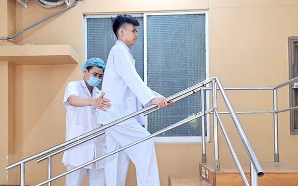 Sau chuyến dã ngoại leo núi, nam sinh phù nề tay chân, suy đa tạng